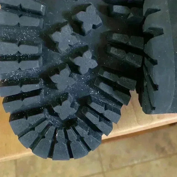 Marc Fisher LTD Izzie Gray Suede Leather Lace Up Ankle Gorpcore Winter Boot 6 - Picture 12 of 16